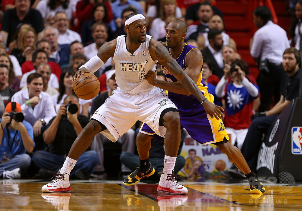 レブロン、自身に影響を与えたコービーの引退に「さみしい」 写真1枚