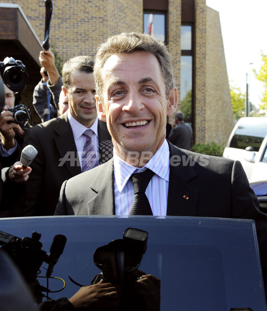 サルコジ大統領の肖像掲額に「ノン」、仏中部の村が議決 写真1枚 国際