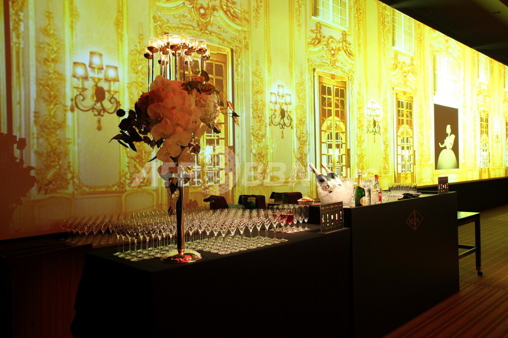 ヴァン クリーフ＆アーペル新作ハイジュエリー「伝説の舞踏会」、都内でイベント開催