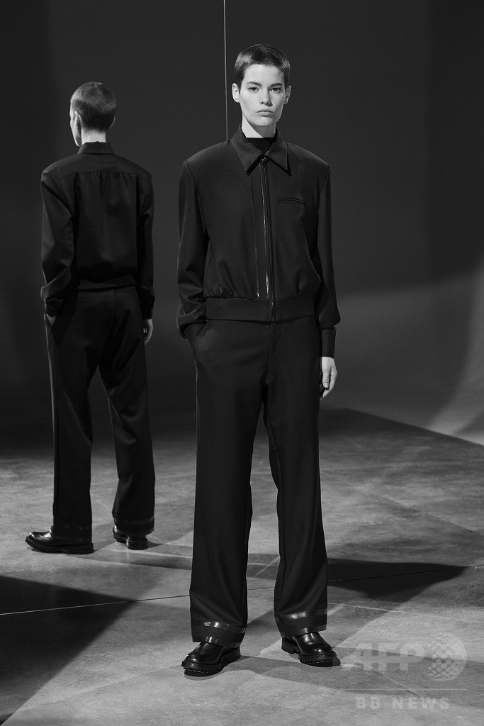 「マッキントッシュ」新デザイナーによる黒一色のユニセックス・プレミアムライン 写真17枚 マリ・クレール スタイル : marie
