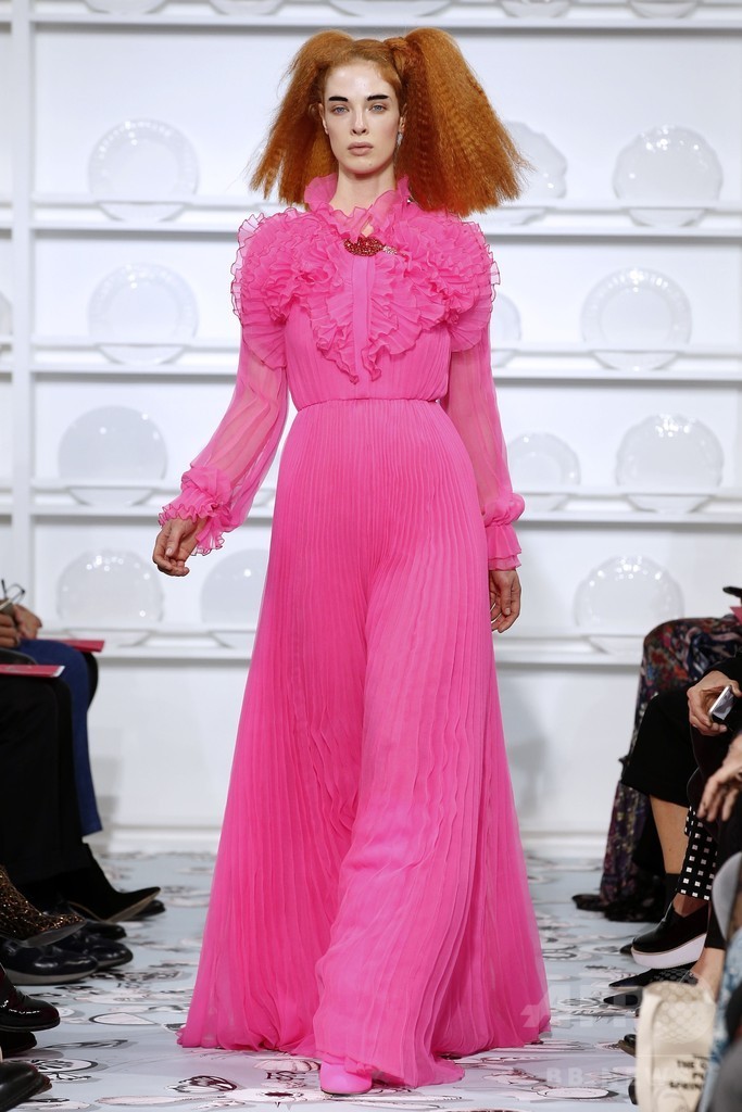 「スキャパレリ」16年春夏パリ・オートクチュール