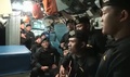 インドネシア海軍の潜水艦「KRIナンガラ402」内でヒット曲「サンパイジュンパ（さようなら）」を歌う乗組員ら。消息を絶った4月21日の数週間前に撮影された、インドネシア軍提供の動画より（2021年4月26日入手）。(c)AFP PHOTO / Indonesian Military via AFPTV