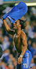 試合後にユニフォームを振り回して歓喜するチェルシーのディディエ・ドログバ（%%Didier Drogba%%）。（2008年4月30日撮影）(c)AFP/CARL DE SOUZA