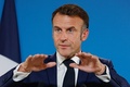 ベルギー・ブリュッセルで、欧州連合（EU）首脳会議後の記者会見に臨むフランスのエマニュエル・マクロン大統領（2024年10月17日撮影）。(c)Ludovic MARIN / AFP