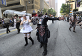米ジョージア（Georgia）州アトランタ（Atlanta）で前週、毎年「レーバーデー（労働者の日、Labor Day）」の週末に開催されるアニメやゲーム、SFの祭典「ドラゴン・コン（Dragon Con）」が開催された。写真は、パレードに参加したコスプレイヤー（2011年9月3日撮影）。(c)AFP/JOHN AMIS