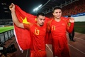 中国代表入りを果たしたニコ・イェナリス（左）とエウケソン（2019年10月10日撮影）。(c)STR / AFP