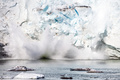 グリーンランド南東部の氷河（2019年8月17日撮影、資料写真）。(c)Jonathan NACKSTRAND / AFP