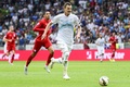 サッカー欧州選手権2016予選グループE、スロベニア対イングランド。ボールを追うスロベニアのミリボエ･ノバコビッチ（2015年6月14日撮影）。(c)AFP/Jure Makovec