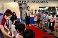 台湾・桃園にある中華航空の施設で行われたイベントに参加する子どもたち（2020年8月8日撮影）。(c)Sam Yeh / AFP
