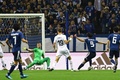 サッカー国際親善試合、日本対ウルグアイ。得点を決める日本の南野拓実（右から2番目、2018年10月16日撮影）。(c)AFP PHOTO / TOSHIFUMI KITAMURA