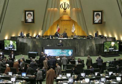 イラン首都2か所で襲撃犯が自爆、3人死亡 