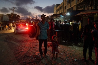 イスラエル軍がガザ南部攻撃、70人死亡 新たな避難指示後 保健省