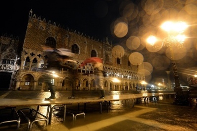 悪天候のイタリア、ベネチアではまた「アクアアルタ」