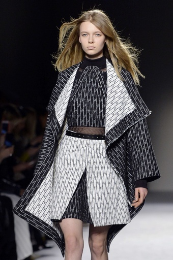 セクシーに見えるAラインスカートを追求、「ローラン ムレ」15/16秋冬