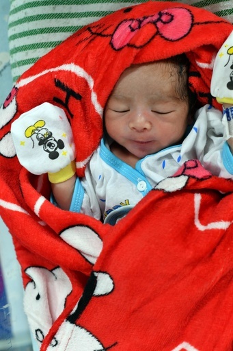 地震・津波で被災のスラウェシ島、病院船で新たな命も インドネシア