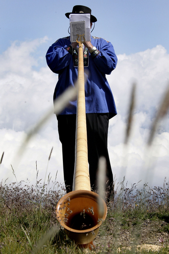 アルプホルンコンテスト、100人の大演奏会！