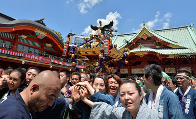 「神田祭」の神輿宮入、みこし100基が集結