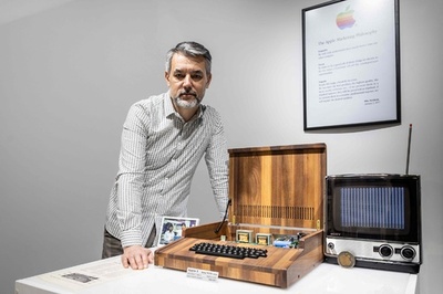 「アップル」ミュージアムがオープン 個人コレクション1600点 ポーランド