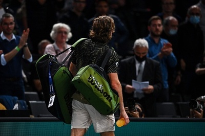 チチパス負傷で途中棄権、シード勢の敗退相次ぐ パリ・マスターズ