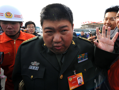 毛沢東の孫、国会前「迷子」で軍が救出