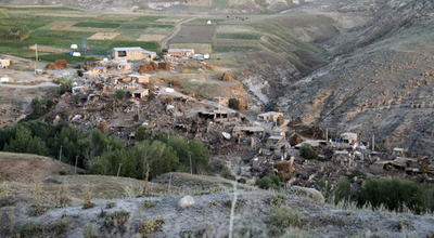 イラン北西部地震、全住民の救出作業が完了 死者227人に