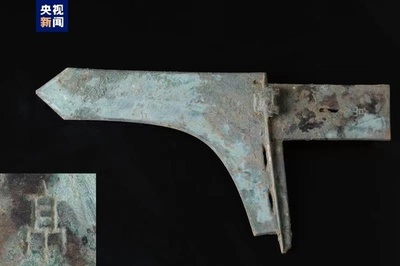 中国西部で3000年前の甲字型墓8基を発見