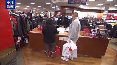 パソコンや衣料品など関税で値上げ 米メディア「ツケは米国の消費者に」