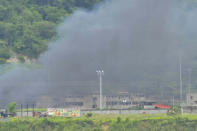 ベネズエラ刑務所で暴動、1週間たっても鎮圧できず 25人死亡