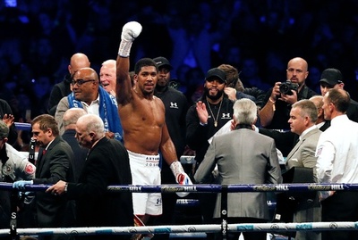 ジョシュア、ポベトキンにTKO勝ちでヘビー級統一王座を防衛