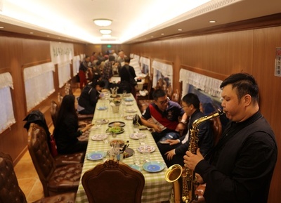 懐かしの「緑皮車」レストランがハルビンにオープン