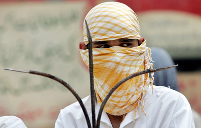 急進派イスラム神学生、警官4人をモスク内に拉致 - パキスタン