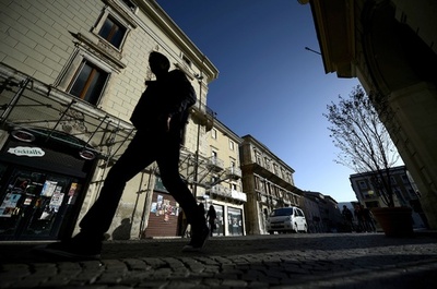 伊ラクイラ市長が辞意、震災復興事業で副市長らに汚職疑惑