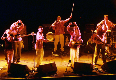 トゥアレグ族バンドTinariwen、トゥルコアンでコンサート開催 - フランス