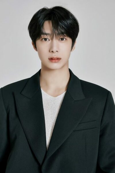 MONSTA Xヒョンウォン、除隊後初の公式活動は「ASEA 2025」MCに決定