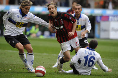 ミラン ホームでアタランタに敗れ6位に後退