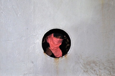 伊沖「幽霊船」の不法移民、乗船料は最高96万円