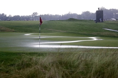 全米オープン選手権、初日から荒天でサスペンデッド