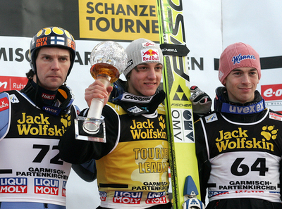 シュリーレンツァウアー W杯第10戦ラージヒル個人を制しシーズン初優勝