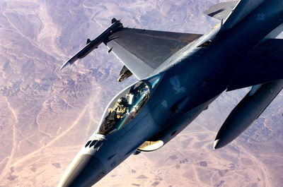 米アリゾナ州で墜落のF16戦闘機、操縦はイラク軍練習生