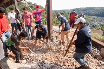 パラグアイ将軍の元住居から人骨、独裁政権下の「失踪者」か 発掘作業進む