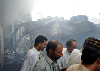 パキスタンで治安部隊の車両が爆発、30人が死亡、数十人が負傷