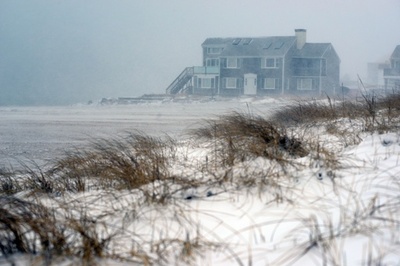 北米大西洋沿岸に春の大嵐、カナダ最東部では猛吹雪