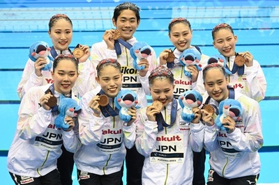 日本が銅メダル 世界水泳AS、アクロバティックルーティン