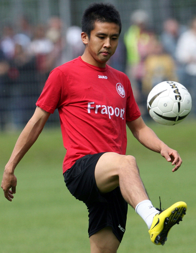 稲本 フランクフルトのチーム初練習に参加