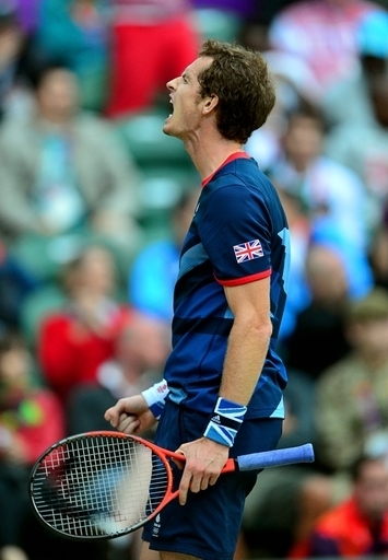 ジョコビッチを破ったマレー、決勝でフェデラーとウィンブルドンの再戦