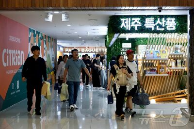 観光客1000万人突破の韓国・済州島、ノービザ拡大を前に「期待と不安」
