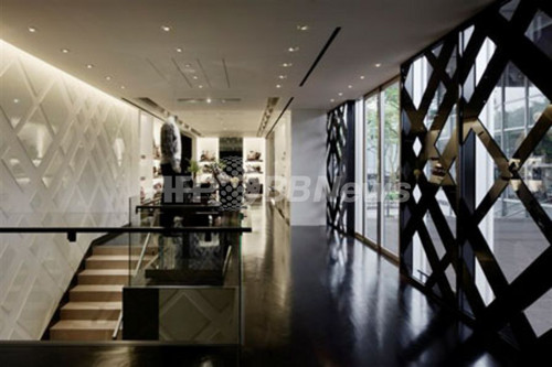 バーバリー表参道 9月5日にリニューアルオープン 写真12枚 ファッション ニュースならmode Press Powered By Afpbb News