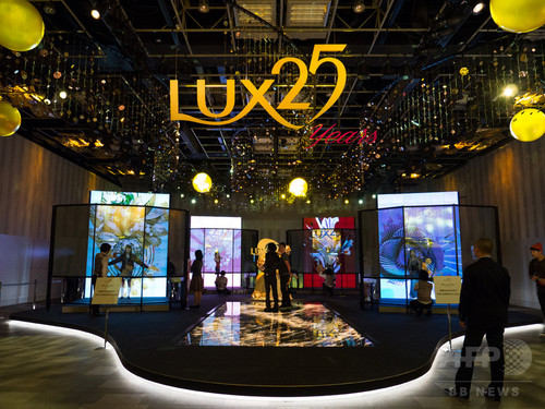 来場者がデジタルアート映像に、LUX25周年記念イベント開催 来場者がデジタルアート映像に、LUX25周年記念イベント開催