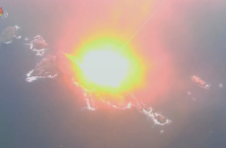 朝鮮中央テレビは11日、北朝鮮のキム・ジョンウン総書記が先月25日から今月9日まで、朝鮮人民軍戦術核運用部隊などの軍事訓練を指導したと報じた（写真＝朝鮮中央テレビキャプチャー）(c)NEWSIS