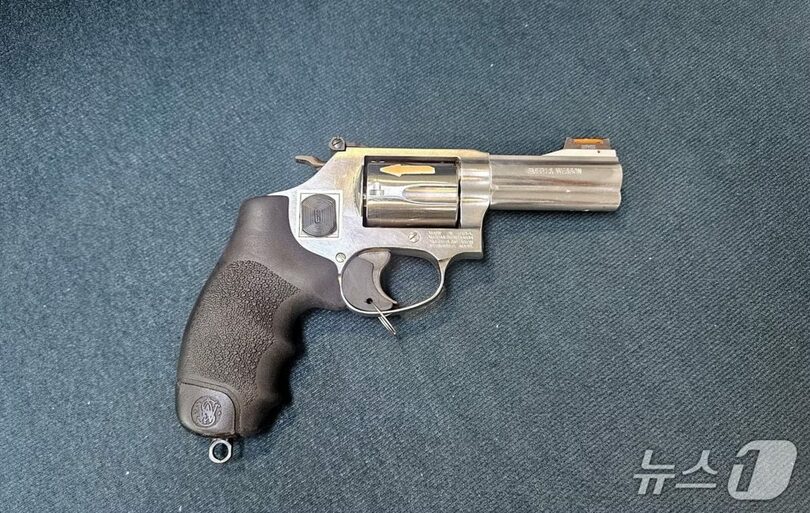 現在警察が使用している38口径リボルバー拳銃。引き金の後ろにゴムパッキングが装着されている(c)news1